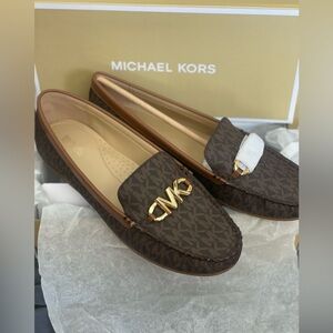 BNIB Michael Kors Women’s Brown Reed Loafers with Gold Logo size 10M